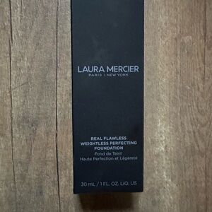 Laura Mercier Real Flawless Weightless Perfecting Waterproof Foundation